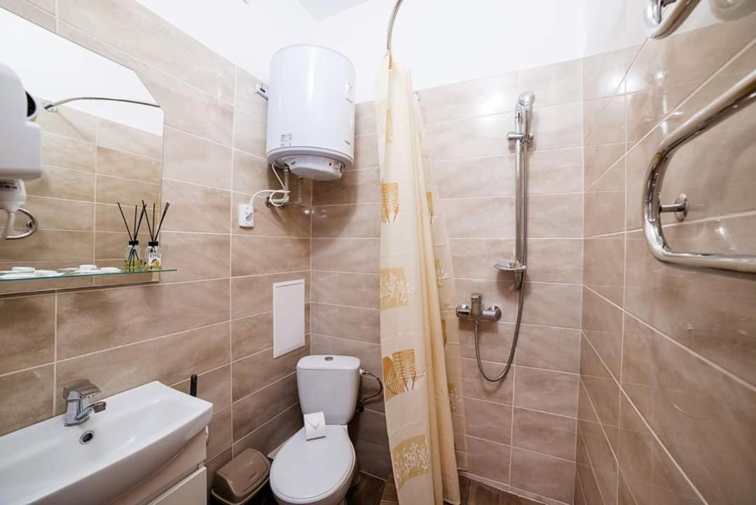 Appartamento Затишні Смарт-Квартири В Історичному Центрі! Užhorod Esterno foto